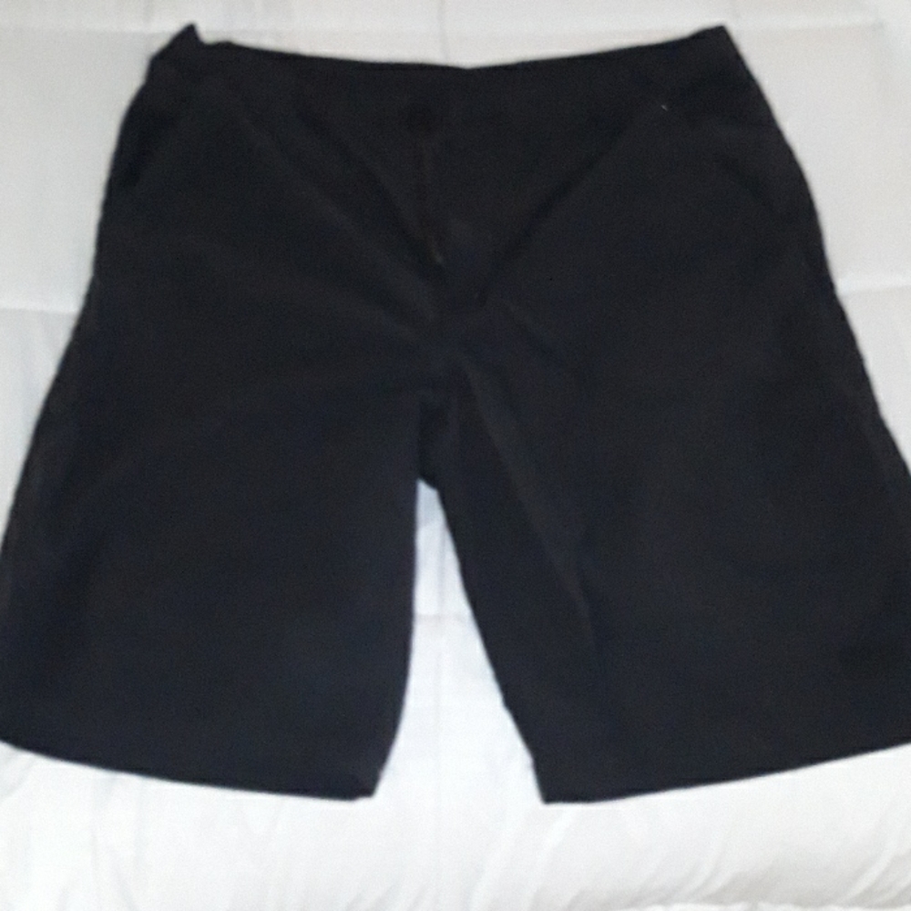Mens ocean earth black shorts, size 38